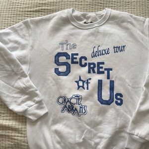Gracie Abram’s The Secret of us deluxe tour white crewneck sweatshirt NEW
